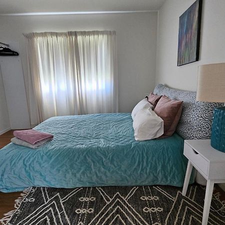 This Fabulous, Single-Level 3 Plus 1 Small Room With Folding Sofa Home Auckland Buitenkant foto