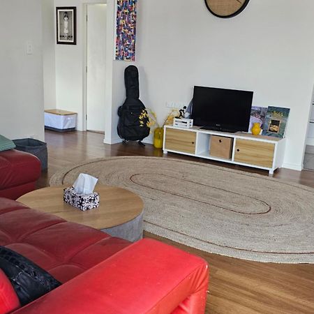 This Fabulous, Single-Level 3 Plus 1 Small Room With Folding Sofa Home Auckland Buitenkant foto