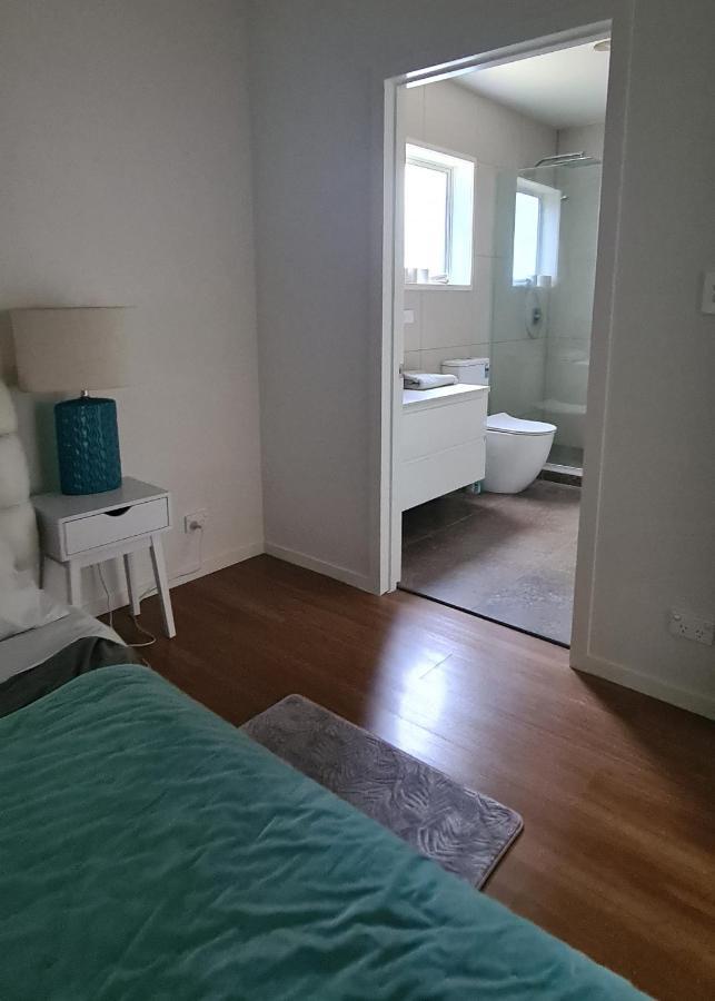 This Fabulous, Single-Level 3 Plus 1 Small Room With Folding Sofa Home Auckland Buitenkant foto