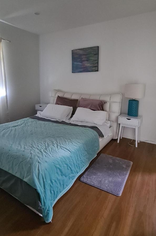 This Fabulous, Single-Level 3 Plus 1 Small Room With Folding Sofa Home Auckland Buitenkant foto