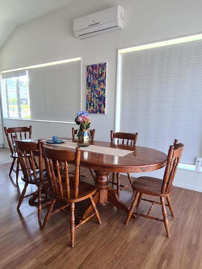 This Fabulous, Single-Level 3 Plus 1 Small Room With Folding Sofa Home Auckland Buitenkant foto